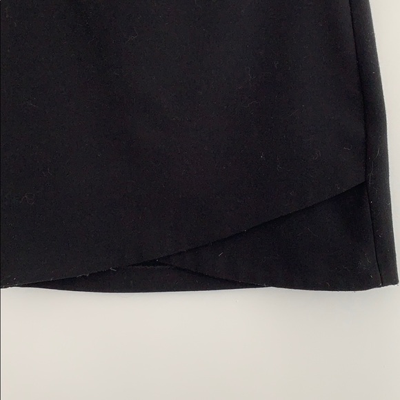 Aritzia Wilfred Black Tulip Hem Ponte Mini Skirt - Picture 2 of 3
